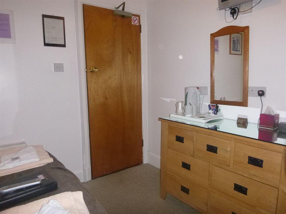 Oasis House 3*