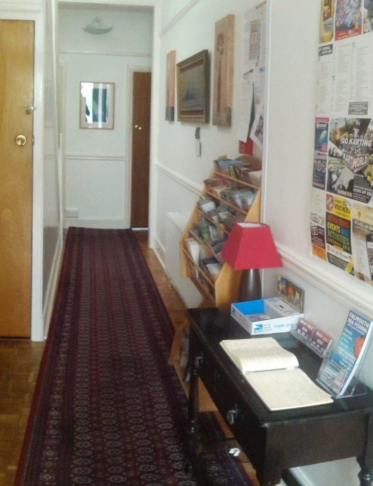 Oasis House 3*
