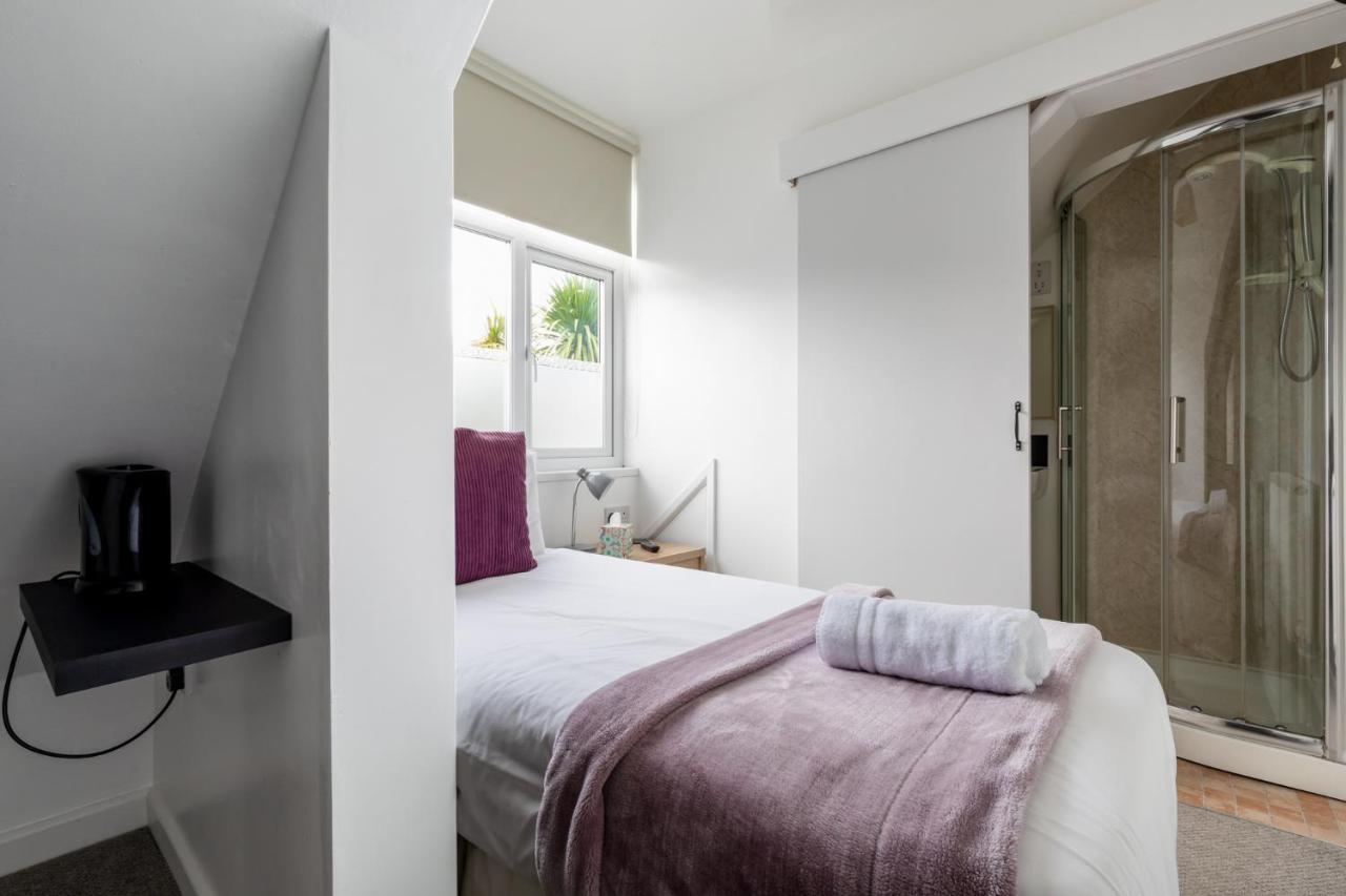Oasis House 3* Falmouth